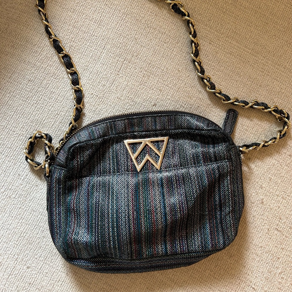 Kelly Wynne Crossbody purse